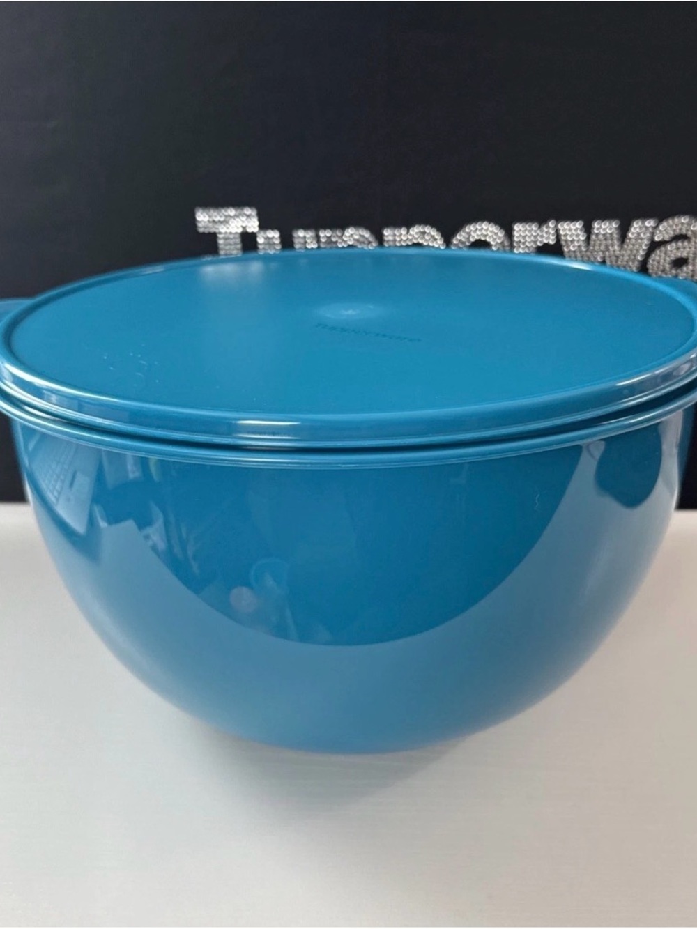 Tupperware Thatsa Mega Bowl 10L / 42 Cup  Aqua Blue Matching Seal Double Handle